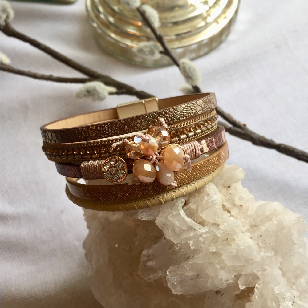 PRICE DROP! leather & Crystal magnet bracelet - Picture 2 of 3